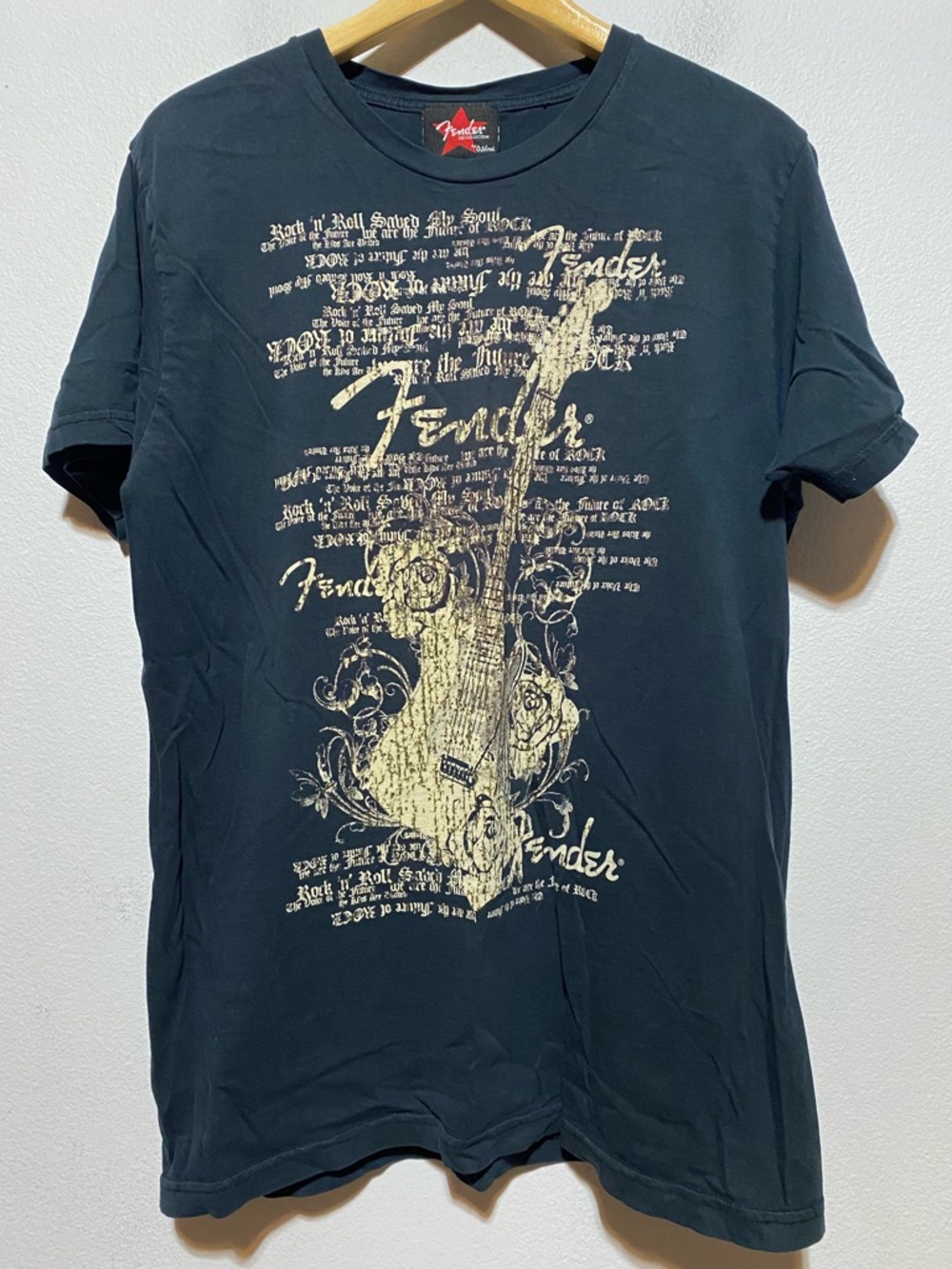 Fender by Da Vinci Men’s Large Slim Black Cotton Graphic Tee Rock Music Guitar